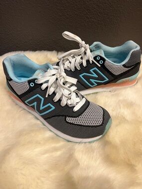 New Balance womens sneaker 574